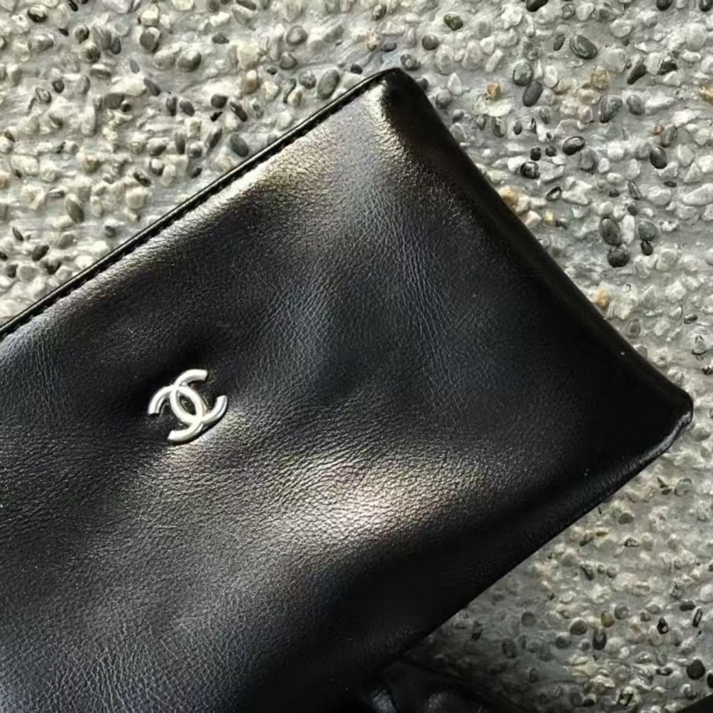 Chanel Black Quilted Shoulder Bag with Silver Chain - Picture 8 of 9